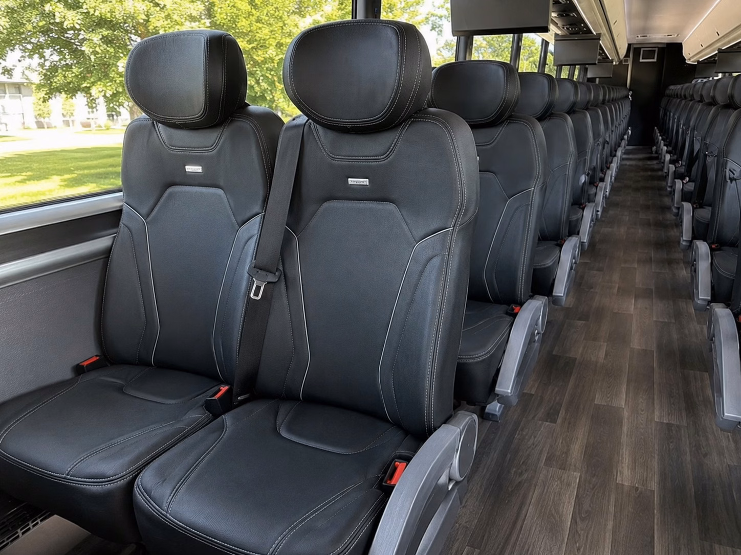 shuttle your wedding guests between columbia s downtown hotels and your venue